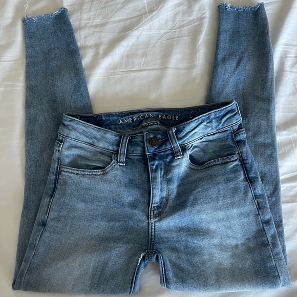 AE high waisted ripped jeans! - Picture 1 of 5